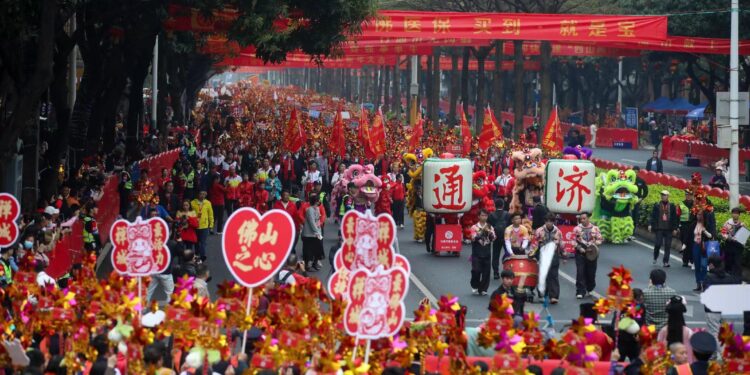 Millions of people ‘Crossing Tongji Bridge’ in Foshan on Lantern Festival shows upward momentum – Guangdong News
