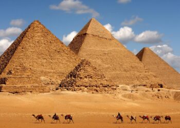 Egypt: Three killed and dozens injured in train derailment – BBC