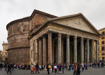 Tourist dies after falling from outer wall of Rome’s Pantheon – CNN