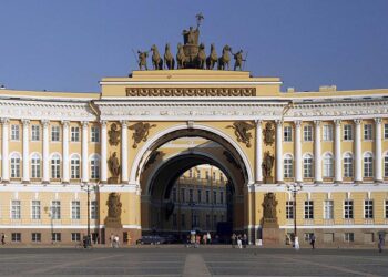 Prominent St. Petersburg architect reportedly shot in front of 10-year-old daughter, possibly by Ukraine war veteran – Meduza