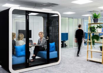 Busy Muscovites welcome sound-proof booths for making calls from metro stations – Reuters