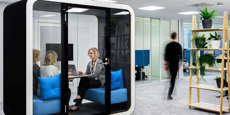 Busy Muscovites welcome sound-proof booths for making calls from metro stations – Reuters