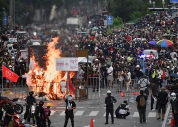 Indonesia’s anti-government protests – in pictures – The Guardian