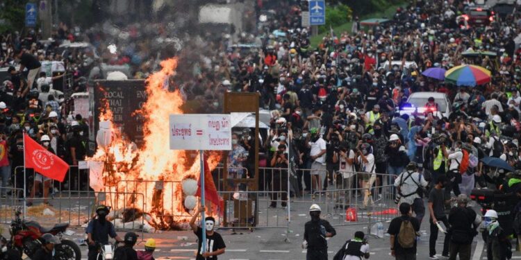 Indonesia’s anti-government protests – in pictures – The Guardian