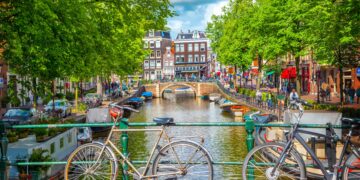 Amsterdam mayor apologizes for the city’s role in the Holocaust – AP News