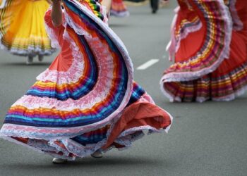 Traditional folk dance as cultural link – State Council Information Office