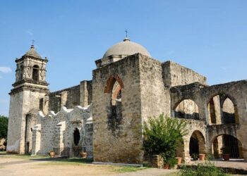 Hard-right former lawmaker José Antonio Kast leads in Chile’s polarizing presidential runoff – Los Angeles Times