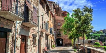 Will policy target groups choose to withdraw from rural housing land? A survey in Chengdu, China – Nature