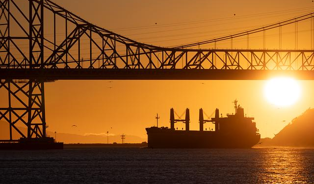 Oil tanker attacked in Saudi Arabian port by “booby-trapped boat” amid ongoing war in Yemen – CBS News