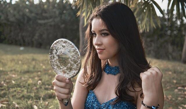 Grandmothers in Colombia get the quinceañera they never had – AP News