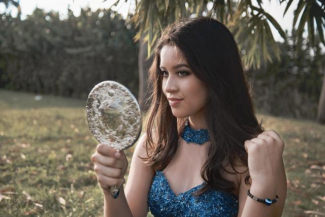 Grandmothers in Colombia get the quinceañera they never had – AP News