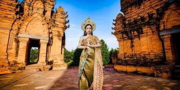 Thai woman’s cremation stopped as knocking on coffin heard, temple staff say – BBC