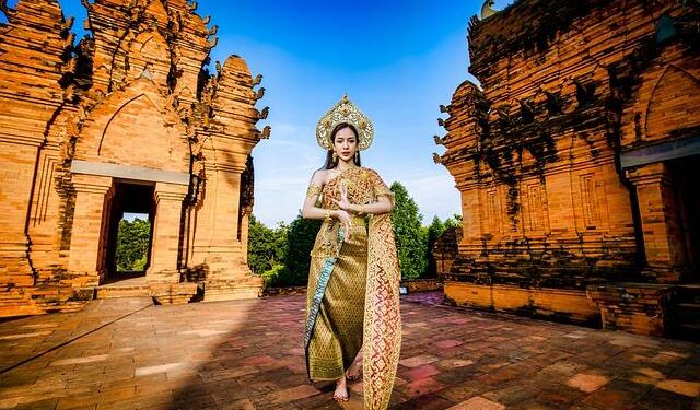 Thai woman’s cremation stopped as knocking on coffin heard, temple staff say – BBC