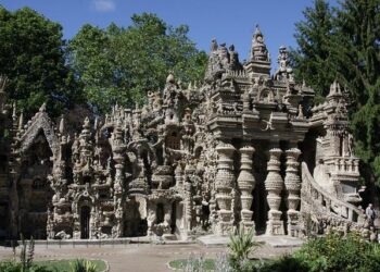 Effects of meteorological factors and air pollution on the number of allergic rhinitis outpatient visits in Changchun city, China – Nature