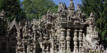 Effects of meteorological factors and air pollution on the number of allergic rhinitis outpatient visits in Changchun city, China – Nature