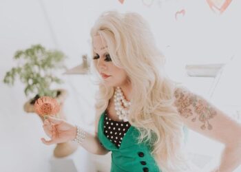 Kiki Mazzucchelli Opens Gallery – Newcity Brazil