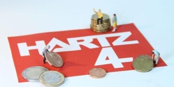 Colombia hikes 2026 minimum wage up nearly 23% – Reuters