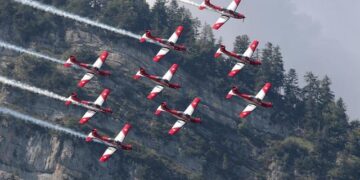 Chinese aerobatic teams thrill Changchun Air Show with spectacular stunts – news.cgtn.com