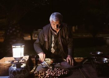 Night market breathes life into old town – China Daily