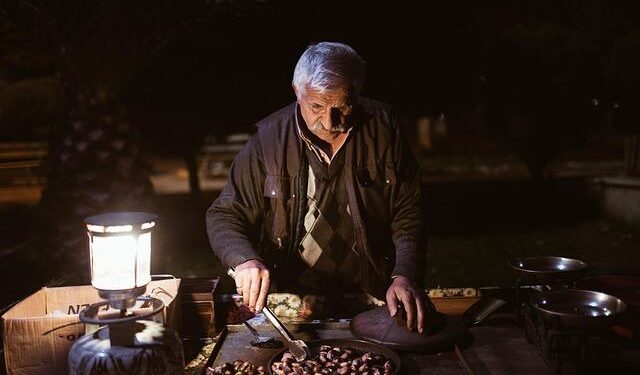 Night market breathes life into old town – China Daily