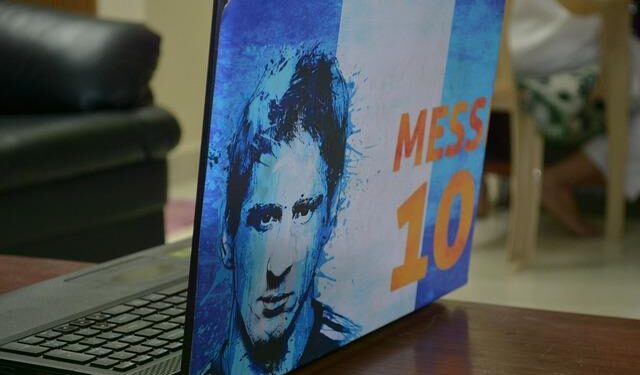 Fans storm pitch after Messi leaves India event early – DW.com