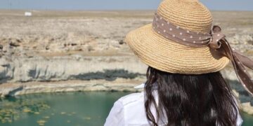 Massive sinkhole swallows part of a Bangkok road, forcing evacuations in Thailand’s capital – CBS News