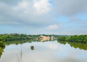 Peng Liyuan, spouses of foreign leaders attending SCO summit tour Tianjin – English.gov.cn