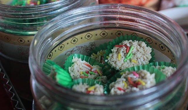 Eid shopping surges in Karachi as ‘Kashmiri’ bangles and kaftans gain popularity – Pakistan Today