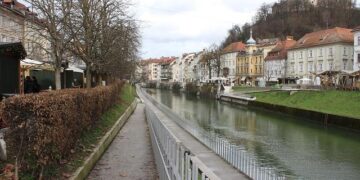 6 held in Karachi as NCCIA busts ‘call centre targeting foreigners’ – Dawn