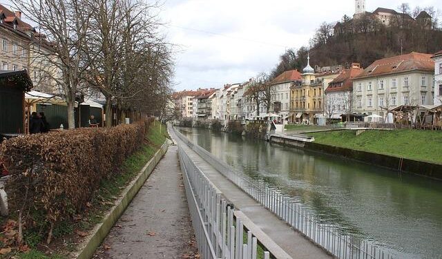 6 held in Karachi as NCCIA busts ‘call centre targeting foreigners’ – Dawn