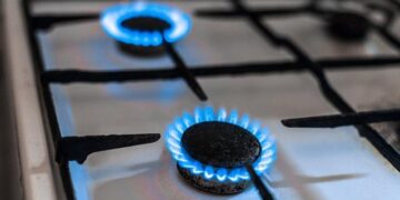 ‘Can’t afford to refill LPG cylinder’: Many workers leave Surat setting alarm bells ringing in textile industry – The Indian Express