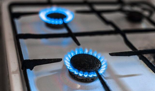 ‘Can’t afford to refill LPG cylinder’: Many workers leave Surat setting alarm bells ringing in textile industry – The Indian Express