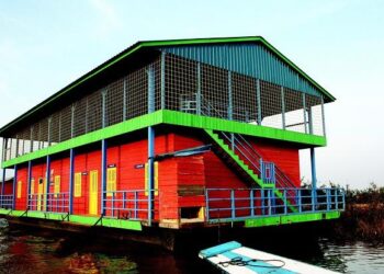 Why the Dutch embrace floating homes – BBC