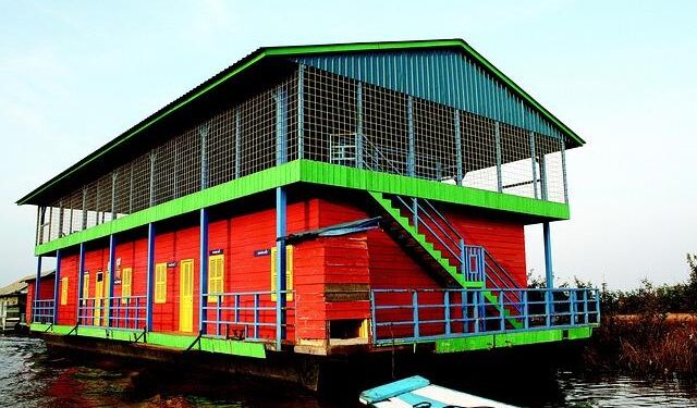 Why the Dutch embrace floating homes – BBC