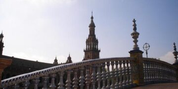 This Laura Gonzalez-Designed Paris Apartment Is the Definition of French Taste – ELLE Decor