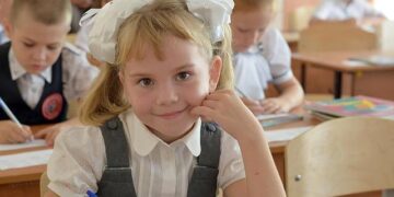 Schoolgirl burnt in acid attack in Lahore – Dawn