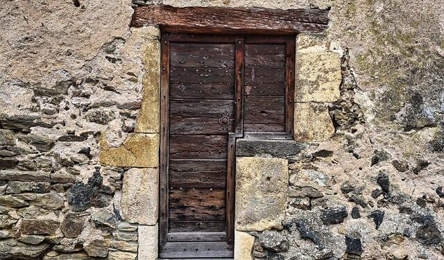 Former X Factor star, 29, charged with attempted murder after car ploughs into influencer in London – lbc.co.uk