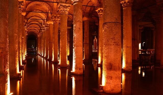 Rush at Basilica Cistern as entry fee drops to 1 lira for Turkish citizens – Hürriyet Daily News