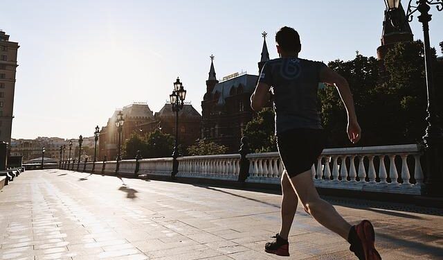 Moscow bombards Ukraine while Kyiv targets Russian oil facilities – Euronews.com