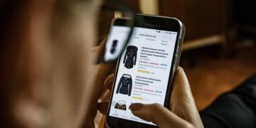 Stop Being Invisible: Get Your Mobile Shop on the AI Map with Mobile Ki Dukaan – The Hans India