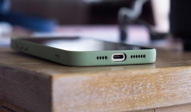 Videos Show Workers Rioting at iPhone Making Plant in China – Business Insider