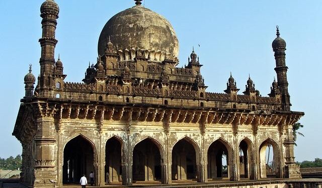 Tsohon gwamnan Kano, Malam Ibrahim Shekaru ya mika takardar barin PDP – Legit News