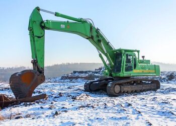Floating hydraulic excavator to clean creeks – The Times of India