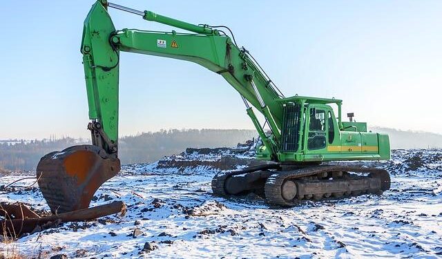 Floating hydraulic excavator to clean creeks – The Times of India