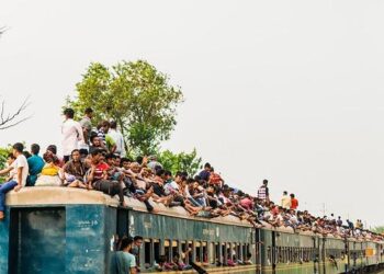 Dhaka Metro: The First Metro Train Just Opened in Bangladesh – The World Economic Forum