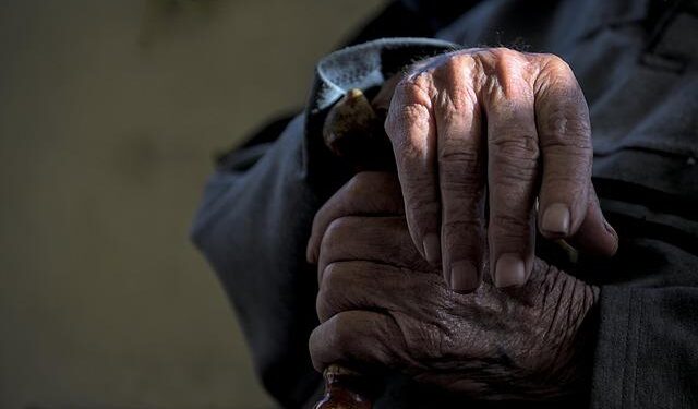 Risk factors associated with higher skin age relative to chronological age in community-dwelling middle-aged Japanese adults | Scientific Reports – Nature