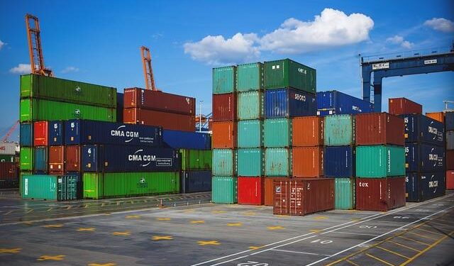 US container imports dip in April amid Middle East and trade tensions – Yahoo Finance
