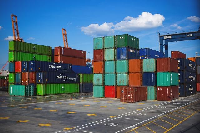 US container imports dip in April amid Middle East and trade tensions – Yahoo Finance