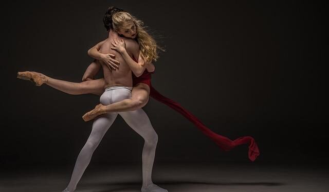 Dancers perform at Cultural Park in Urumqi, NW China – People’s Daily Online