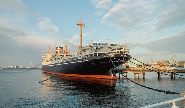 1st Japan-related vessel bound for Nagoya transits Strait of Hormuz – 朝日新聞